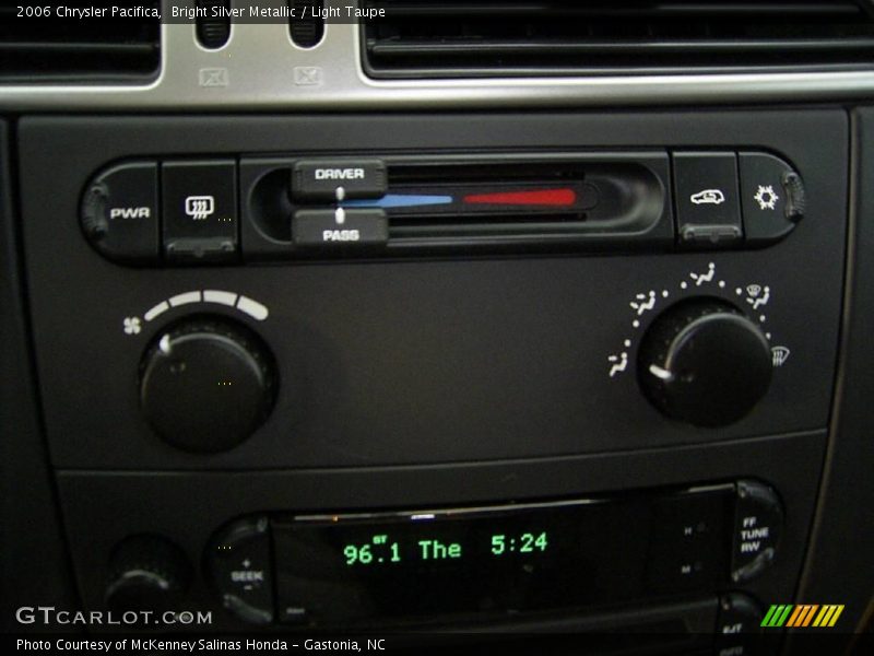 Bright Silver Metallic / Light Taupe 2006 Chrysler Pacifica