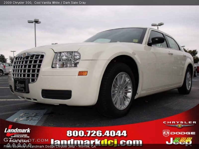 Cool Vanilla White / Dark Slate Gray 2009 Chrysler 300