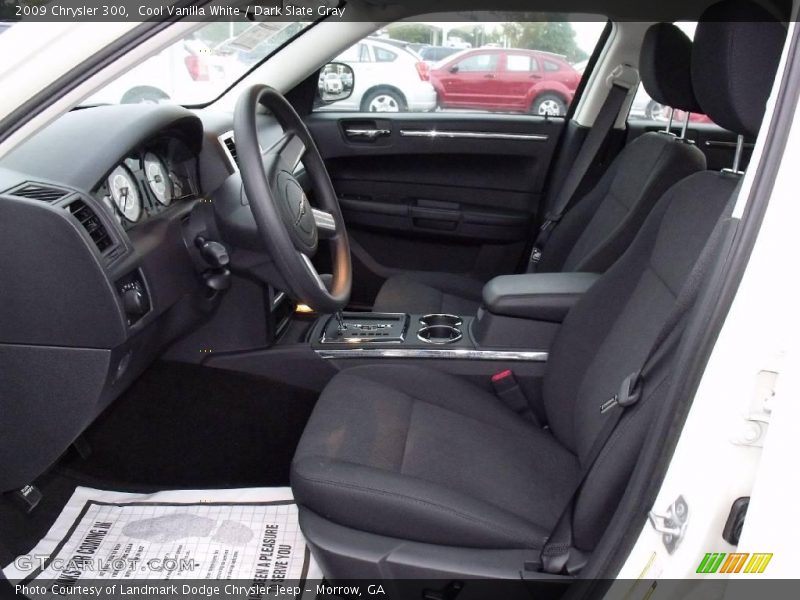 Cool Vanilla White / Dark Slate Gray 2009 Chrysler 300