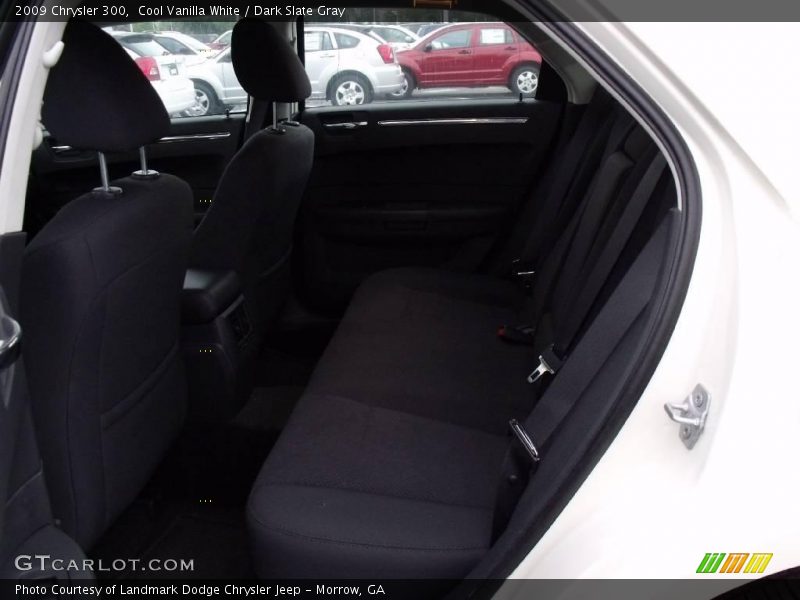 Cool Vanilla White / Dark Slate Gray 2009 Chrysler 300