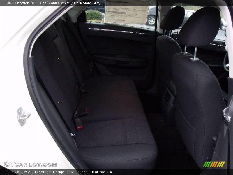 Cool Vanilla White / Dark Slate Gray 2009 Chrysler 300