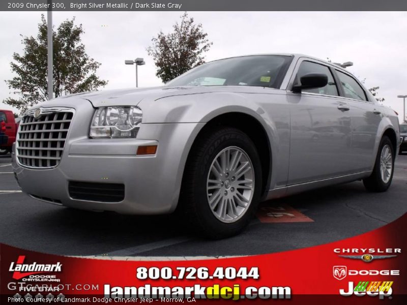 Bright Silver Metallic / Dark Slate Gray 2009 Chrysler 300