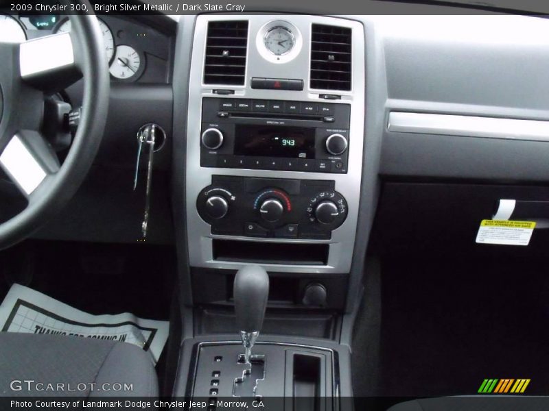 Bright Silver Metallic / Dark Slate Gray 2009 Chrysler 300