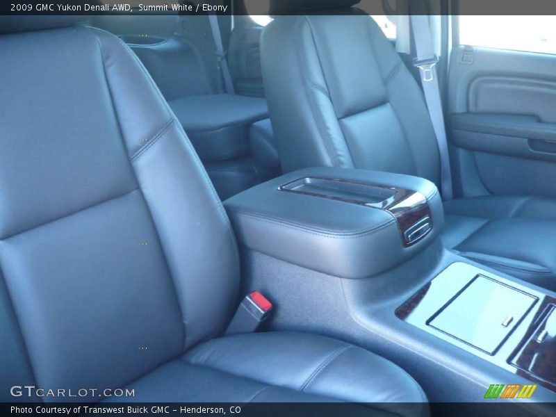 Summit White / Ebony 2009 GMC Yukon Denali AWD