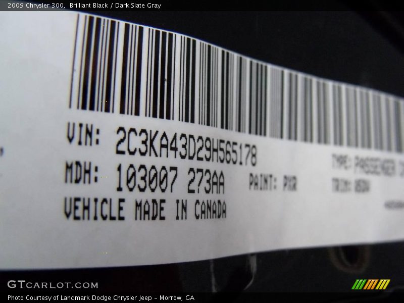 Brilliant Black / Dark Slate Gray 2009 Chrysler 300
