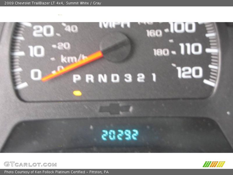 Summit White / Gray 2009 Chevrolet TrailBlazer LT 4x4