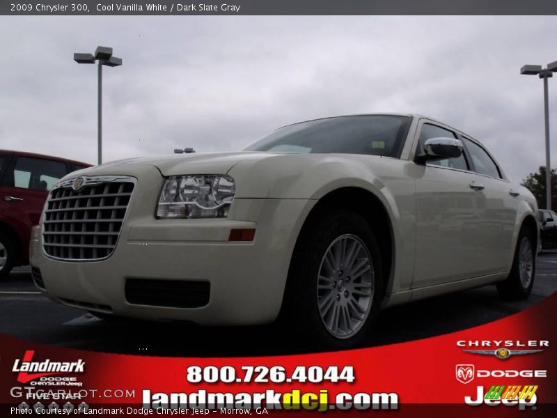 Cool Vanilla White / Dark Slate Gray 2009 Chrysler 300