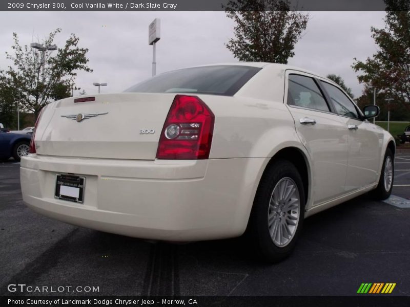 Cool Vanilla White / Dark Slate Gray 2009 Chrysler 300