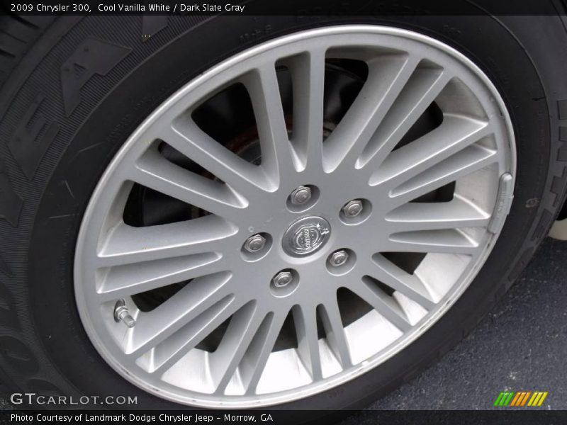 Cool Vanilla White / Dark Slate Gray 2009 Chrysler 300