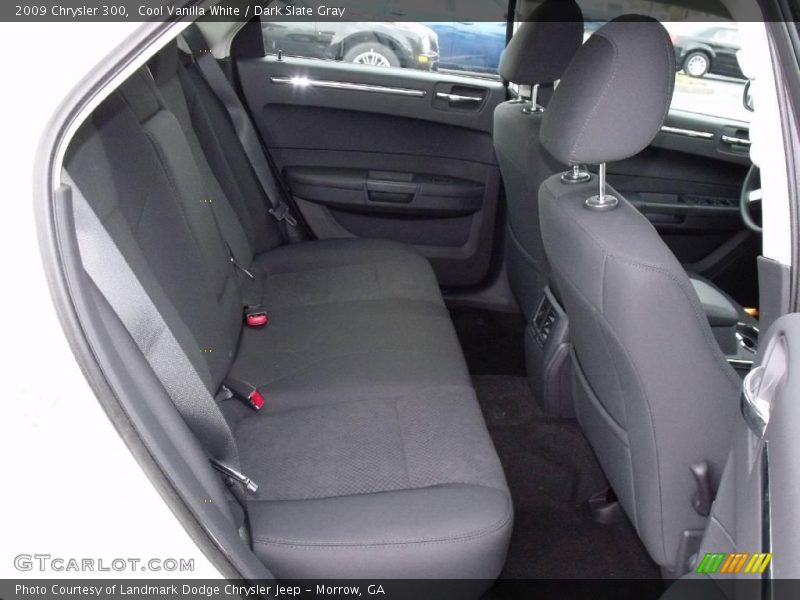Cool Vanilla White / Dark Slate Gray 2009 Chrysler 300
