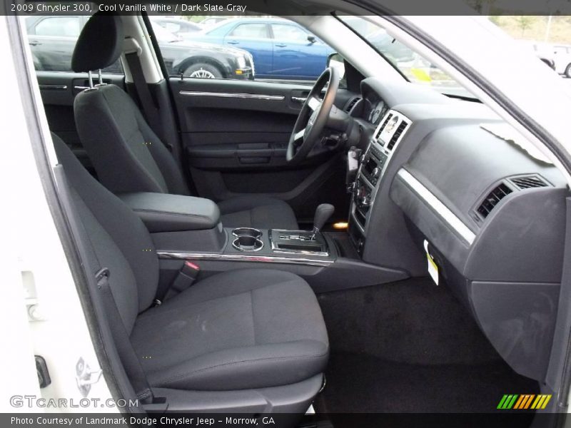 Cool Vanilla White / Dark Slate Gray 2009 Chrysler 300