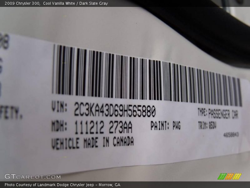Cool Vanilla White / Dark Slate Gray 2009 Chrysler 300