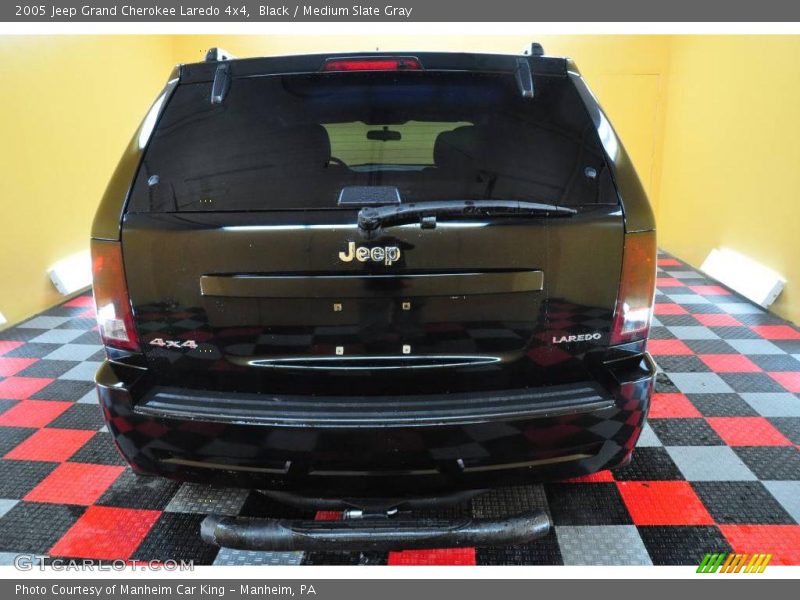 Black / Medium Slate Gray 2005 Jeep Grand Cherokee Laredo 4x4