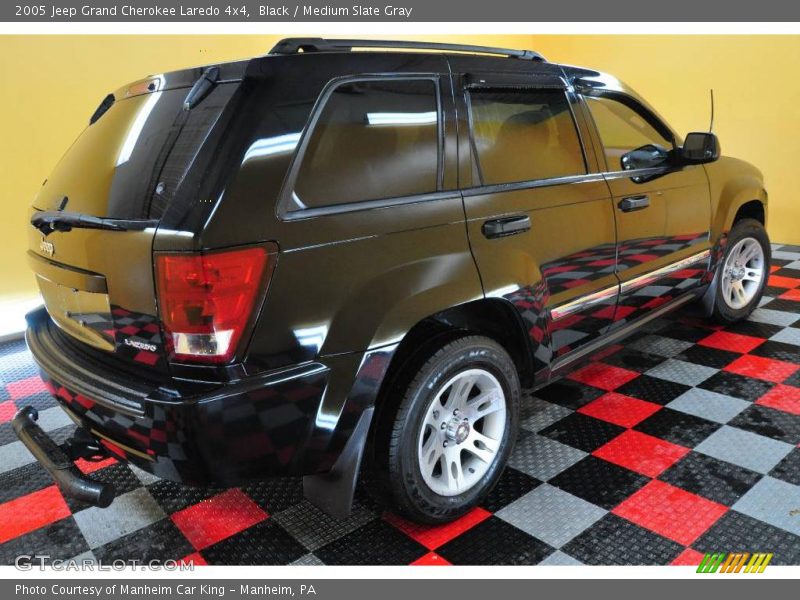 Black / Medium Slate Gray 2005 Jeep Grand Cherokee Laredo 4x4