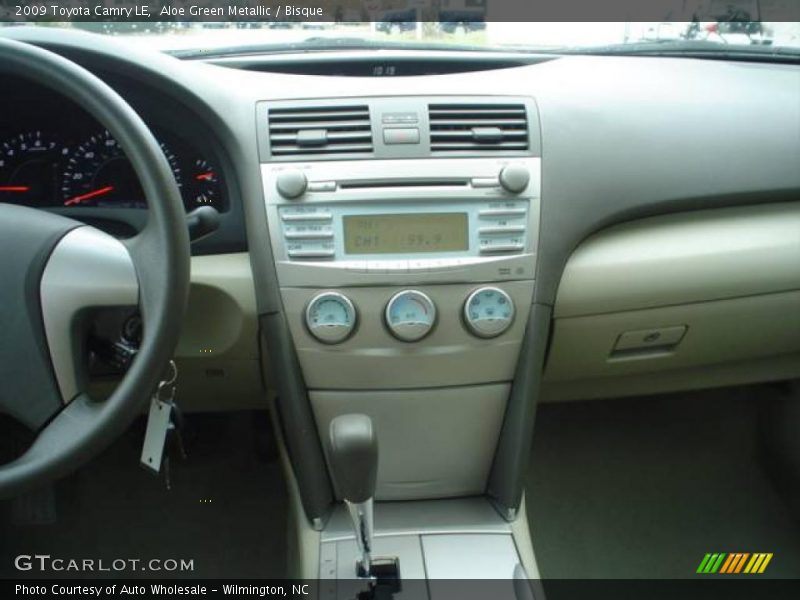 Aloe Green Metallic / Bisque 2009 Toyota Camry LE