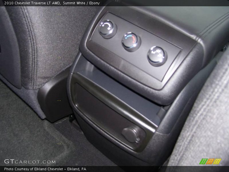 Summit White / Ebony 2010 Chevrolet Traverse LT AWD