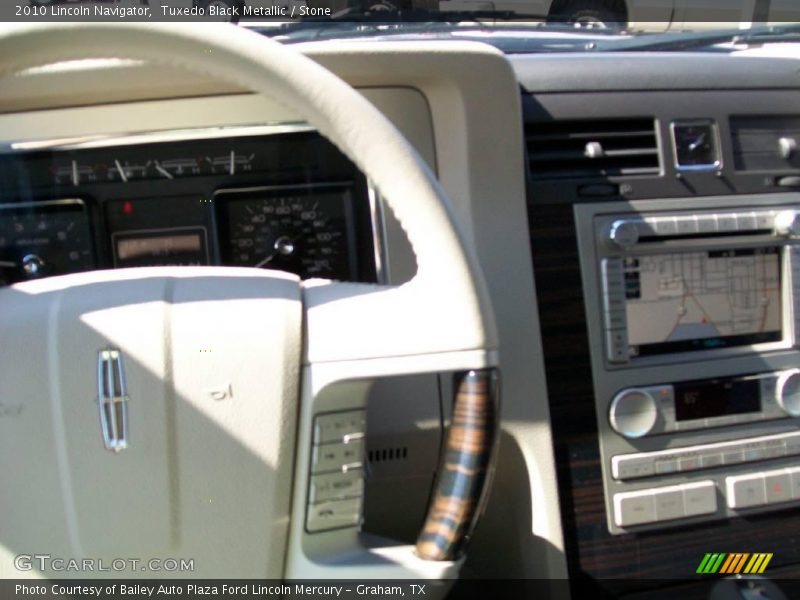 Tuxedo Black Metallic / Stone 2010 Lincoln Navigator