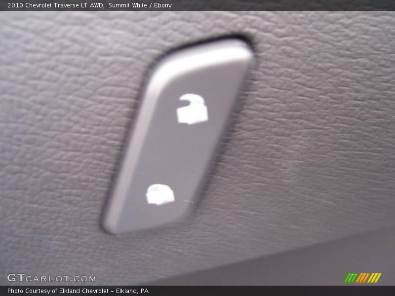 Summit White / Ebony 2010 Chevrolet Traverse LT AWD