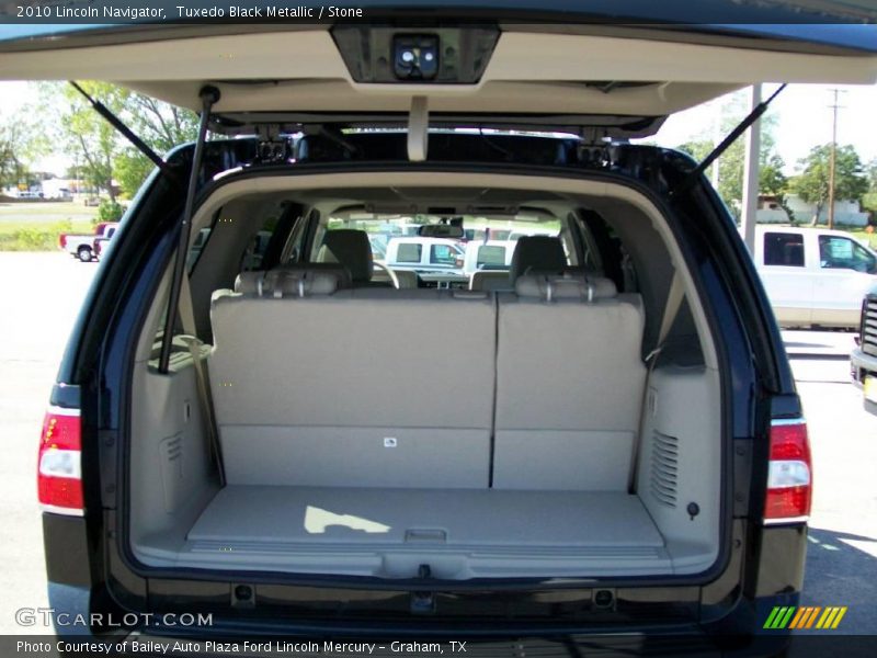 Tuxedo Black Metallic / Stone 2010 Lincoln Navigator