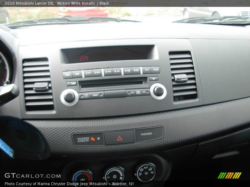 Wicked White Metallic / Black 2010 Mitsubishi Lancer DE
