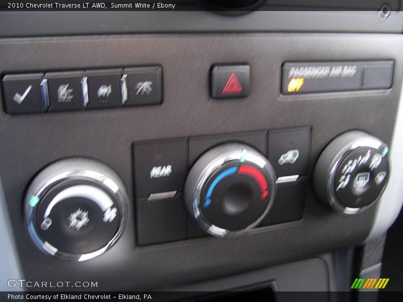 Summit White / Ebony 2010 Chevrolet Traverse LT AWD