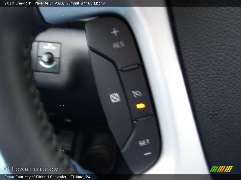 Summit White / Ebony 2010 Chevrolet Traverse LT AWD