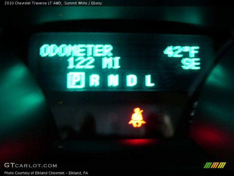 Summit White / Ebony 2010 Chevrolet Traverse LT AWD