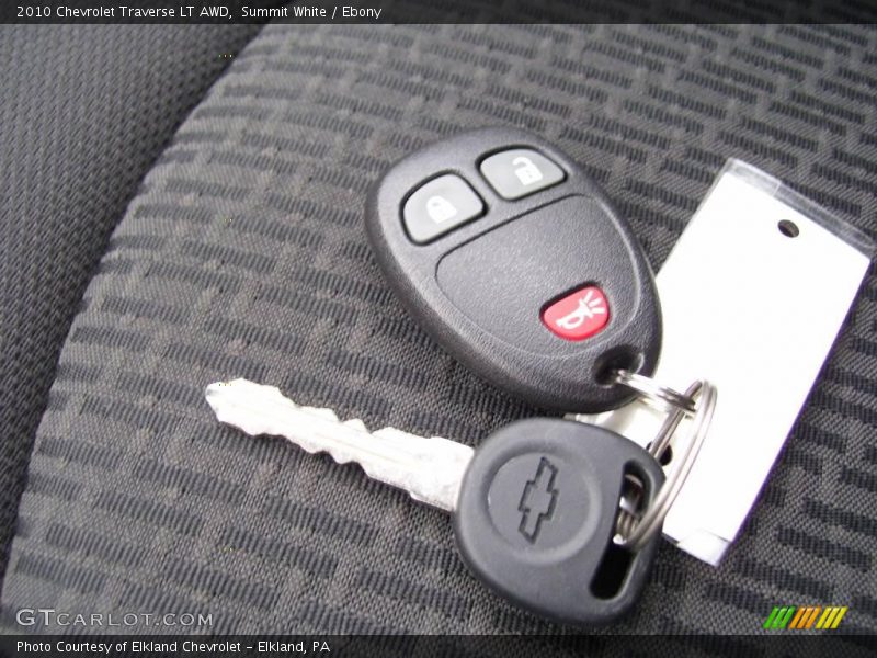 Summit White / Ebony 2010 Chevrolet Traverse LT AWD