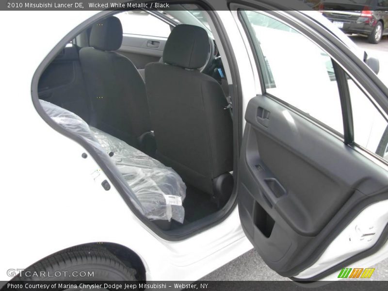 Wicked White Metallic / Black 2010 Mitsubishi Lancer DE