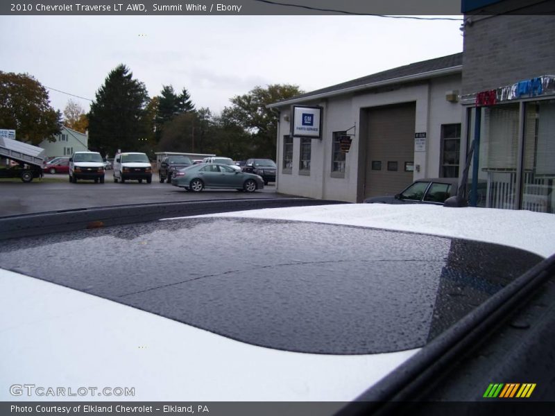 Summit White / Ebony 2010 Chevrolet Traverse LT AWD