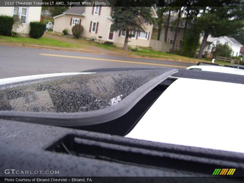 Summit White / Ebony 2010 Chevrolet Traverse LT AWD