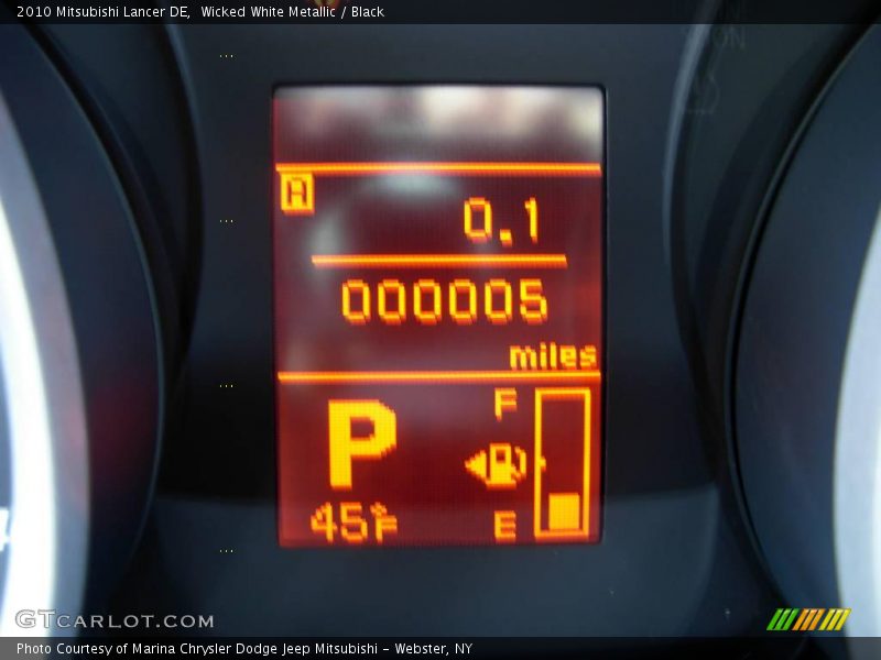 Wicked White Metallic / Black 2010 Mitsubishi Lancer DE