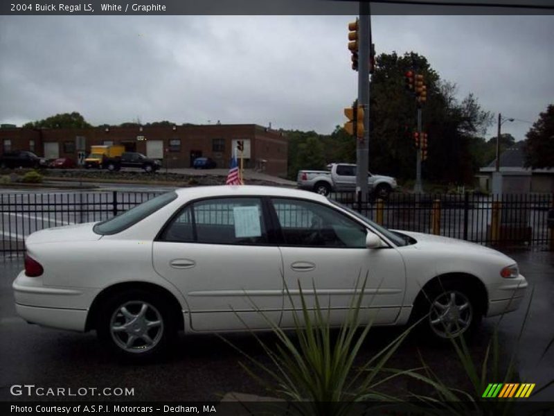White / Graphite 2004 Buick Regal LS