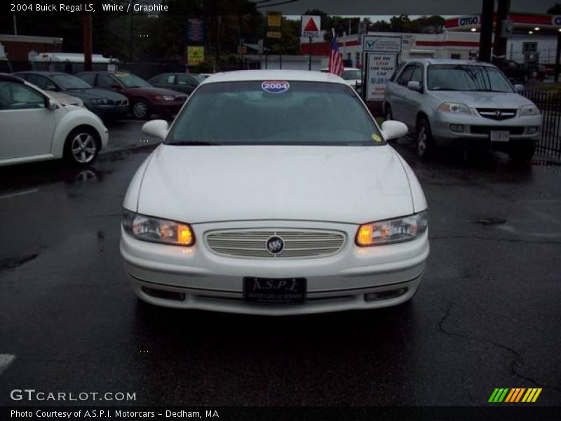 White / Graphite 2004 Buick Regal LS