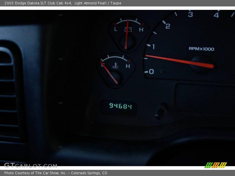 Light Almond Pearl / Taupe 2003 Dodge Dakota SLT Club Cab 4x4