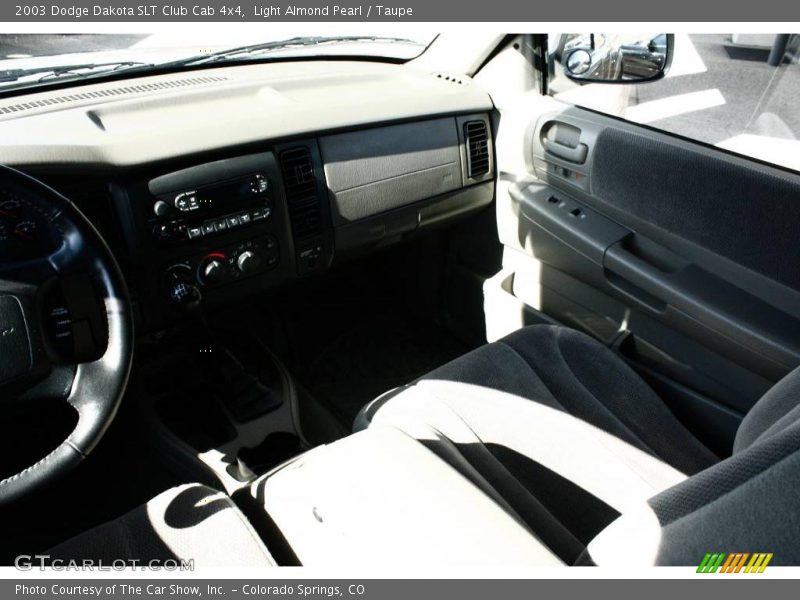 Light Almond Pearl / Taupe 2003 Dodge Dakota SLT Club Cab 4x4