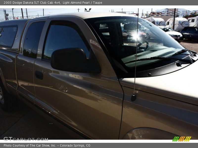 Light Almond Pearl / Taupe 2003 Dodge Dakota SLT Club Cab 4x4