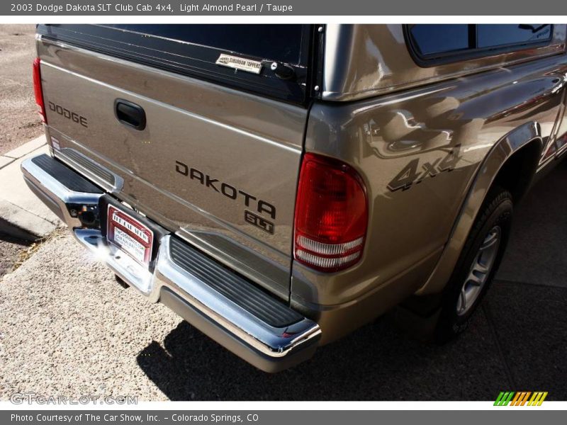 Light Almond Pearl / Taupe 2003 Dodge Dakota SLT Club Cab 4x4