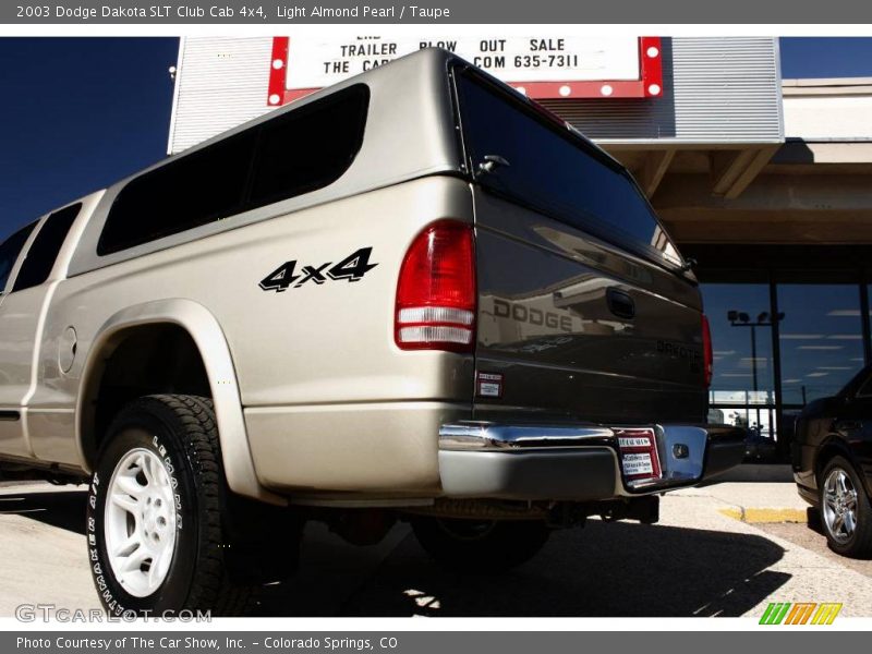 Light Almond Pearl / Taupe 2003 Dodge Dakota SLT Club Cab 4x4
