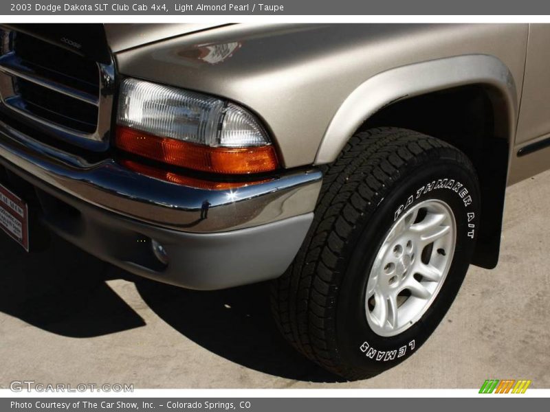 Light Almond Pearl / Taupe 2003 Dodge Dakota SLT Club Cab 4x4