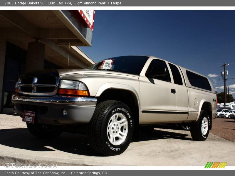 Light Almond Pearl / Taupe 2003 Dodge Dakota SLT Club Cab 4x4