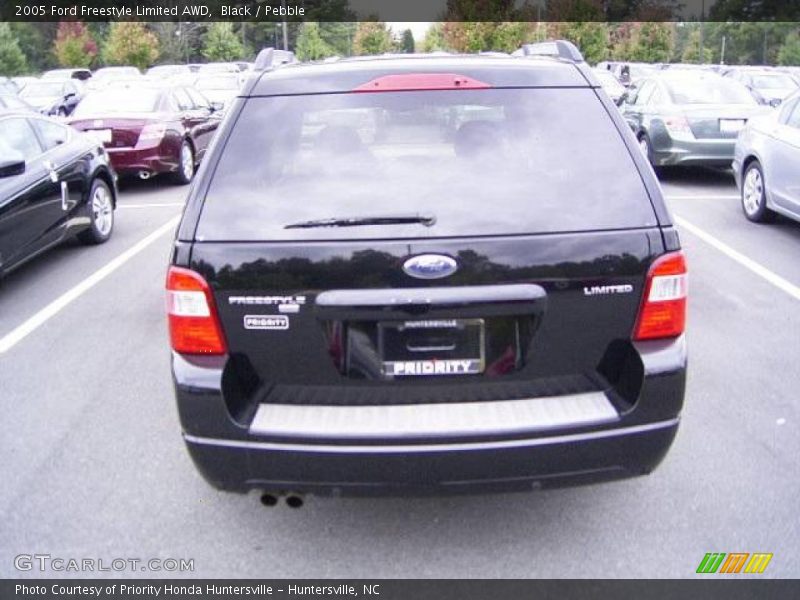 Black / Pebble 2005 Ford Freestyle Limited AWD
