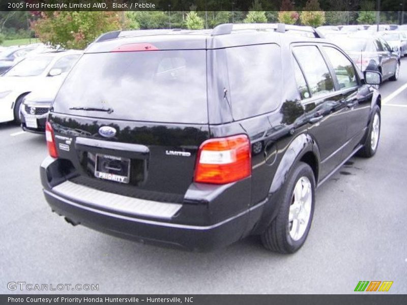Black / Pebble 2005 Ford Freestyle Limited AWD