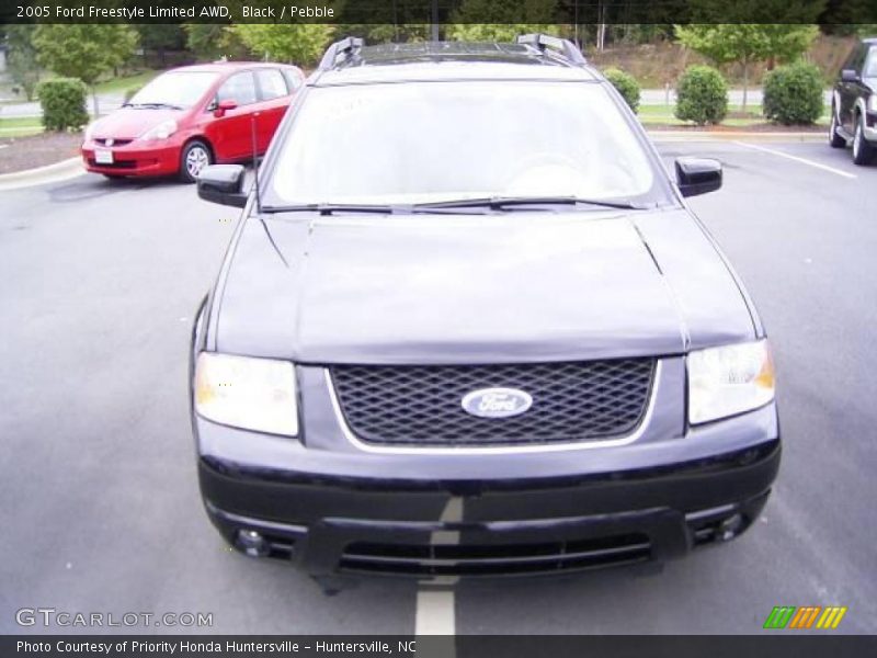 Black / Pebble 2005 Ford Freestyle Limited AWD