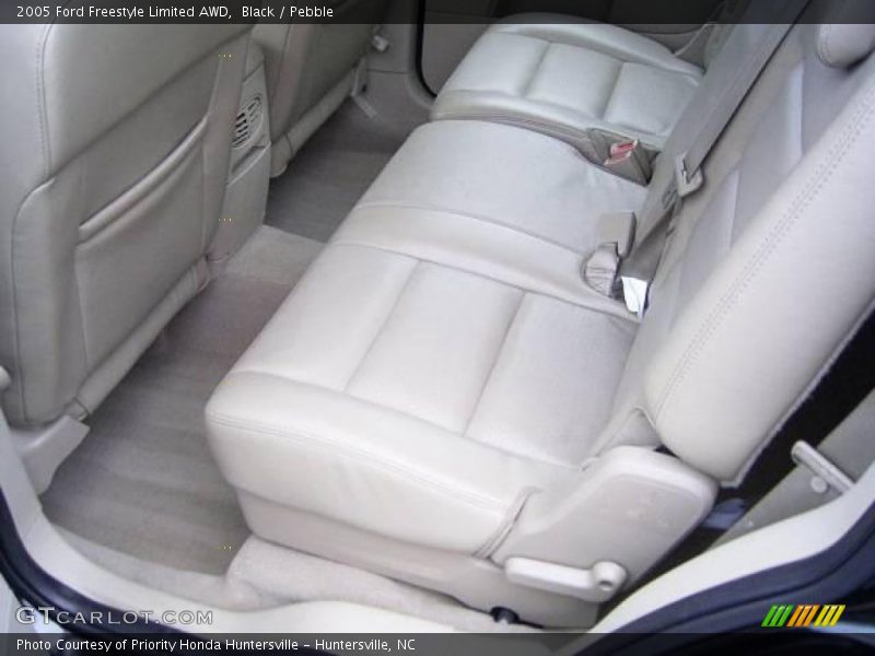 Black / Pebble 2005 Ford Freestyle Limited AWD