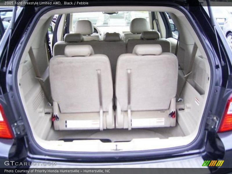 Black / Pebble 2005 Ford Freestyle Limited AWD