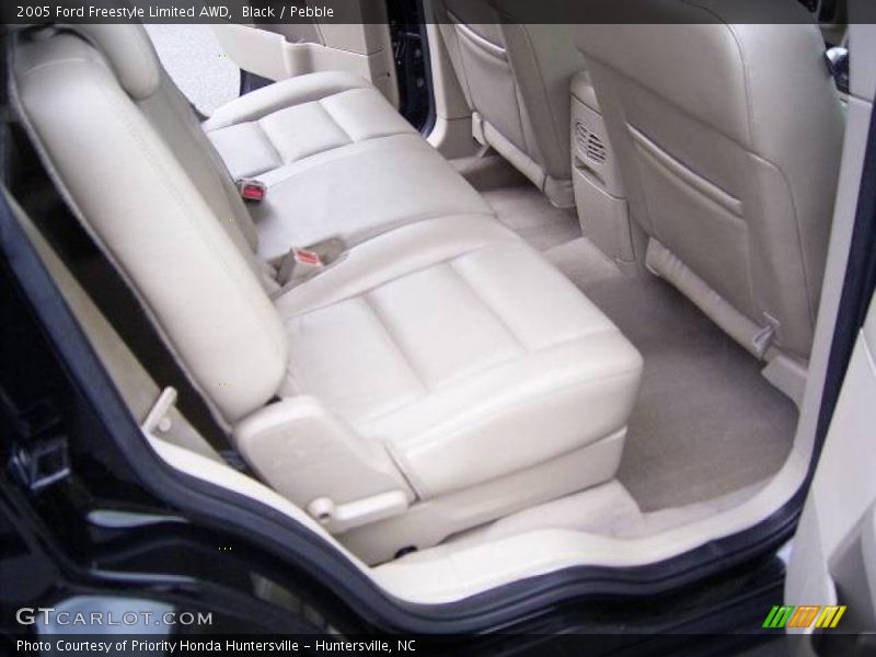 Black / Pebble 2005 Ford Freestyle Limited AWD