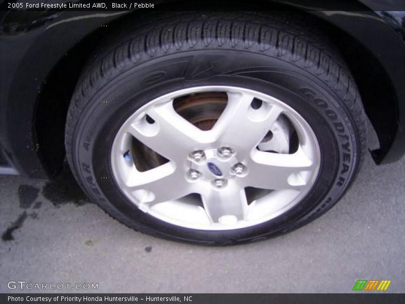 Black / Pebble 2005 Ford Freestyle Limited AWD