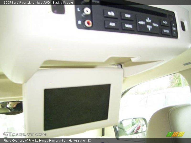 Black / Pebble 2005 Ford Freestyle Limited AWD