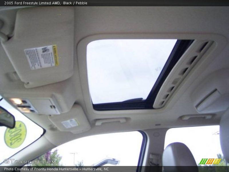 Black / Pebble 2005 Ford Freestyle Limited AWD